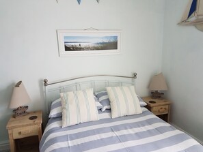 1 chambre, fer et planche à repasser, accès au Wi-Fi (inclus)