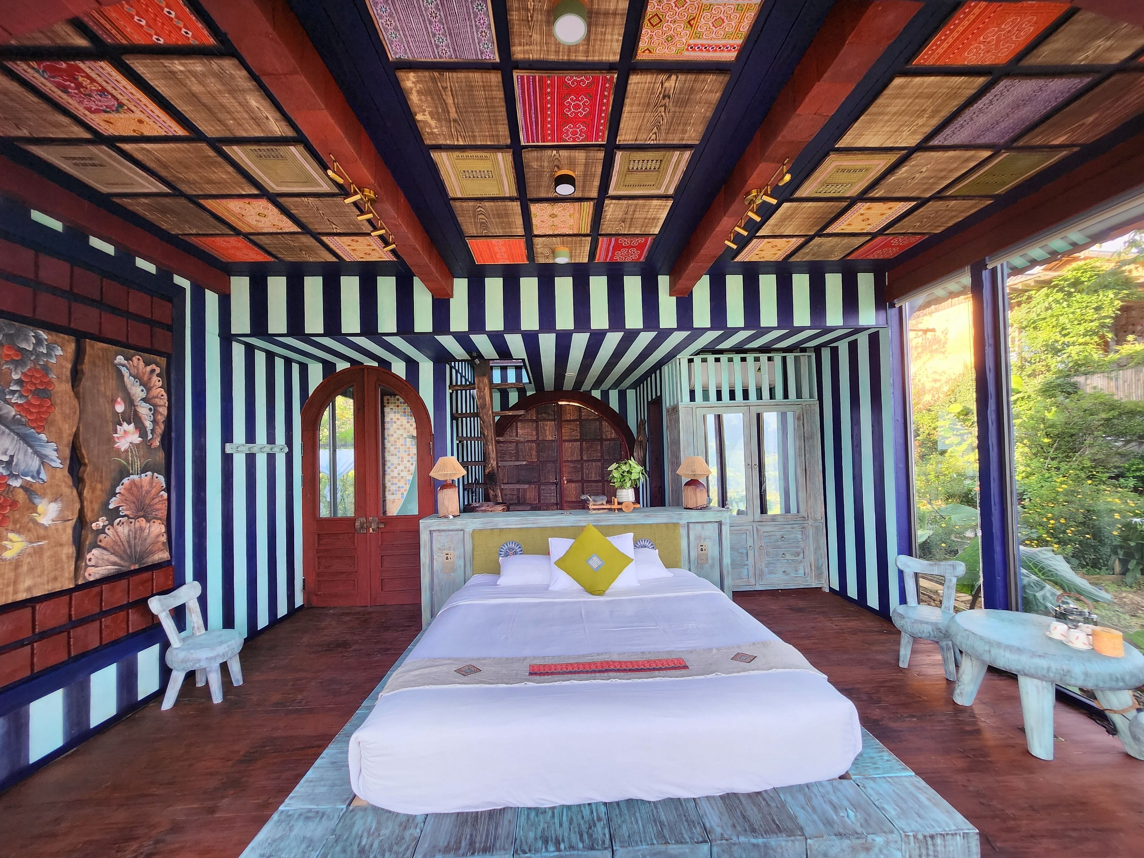 Signature Studio, 2 Bedrooms, Mountain View | Down comforters, in-room safe, individually decorated