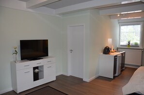Interior - Newly built holiday apartment in a modern country house style. 10 min cycle path to the beach (Krokau)