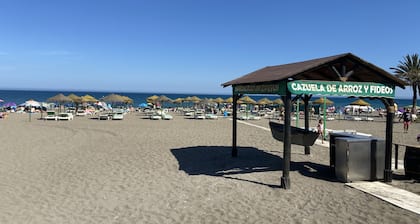 Freistehendes Haus mit Pool in 200m. vom Strand und Geschäften. Kostenloses WIFI