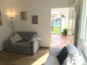 Smart TV, fireplace, DVD player, books