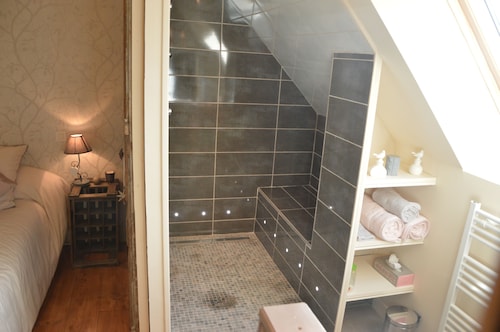 Normandy cocoon for couples with table d'hôtes, workshops and unspoilt nature