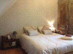 1 bedroom, iron/ironing board, WiFi, bed sheets - Normandy cocoon for couples with table d'hôtes, workshops and unspoilt nature (Petit-Caux)