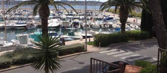 Large T2 with large terrace and garden