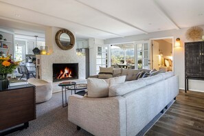 TV, fireplace, DVD player, stereo