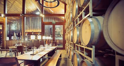 Modern Wine Country Cottage in Historic Healdsburg, Premiere Location