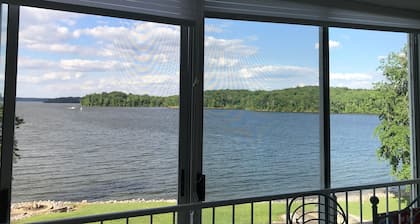 Kaunis rantahotelli - venevuokraus - uima-allas - takka