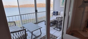 Incredible View Waterfront Condo, Great Location-Boat Rental-Pool-Fire Pit
