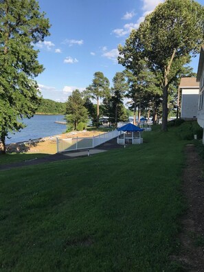 Property grounds - Incredible View Waterfront Condo, Great Location-Boat Rental-Pool-Fire Pit (Benton)