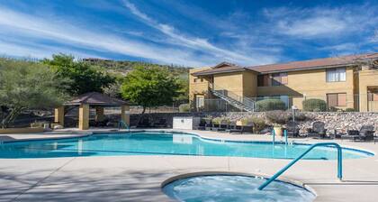 Scenic desert-front 3BR Wildlife, Hiking, Golf, Pool & Spa. Foothills MAGIC!