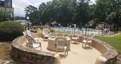 SPACIOUS & updated on Lk Hamilton- Family fun, gated, FREE kayaks, pool, & MORE