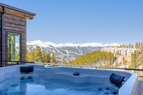 Views|Hot Tub| Luxury|Free Bus Route