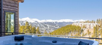 Views|Hot Tub| Luxury|Free Bus Route