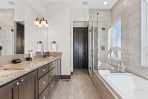 Combined shower/tub, hair dryer, towels - Views|Hot Tub| Luxury|Free Bus Route (Breckenridge)