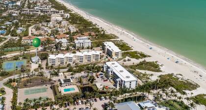 Beach Lovers Welcome, #303