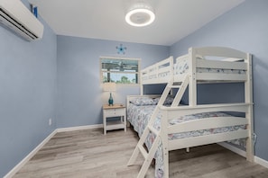 2 bedrooms, desk, iron/ironing board, free WiFi - Beach Lovers Welcome, #303   (Sanibel)