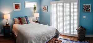 4 bedrooms, desk, iron/ironing board, travel cot