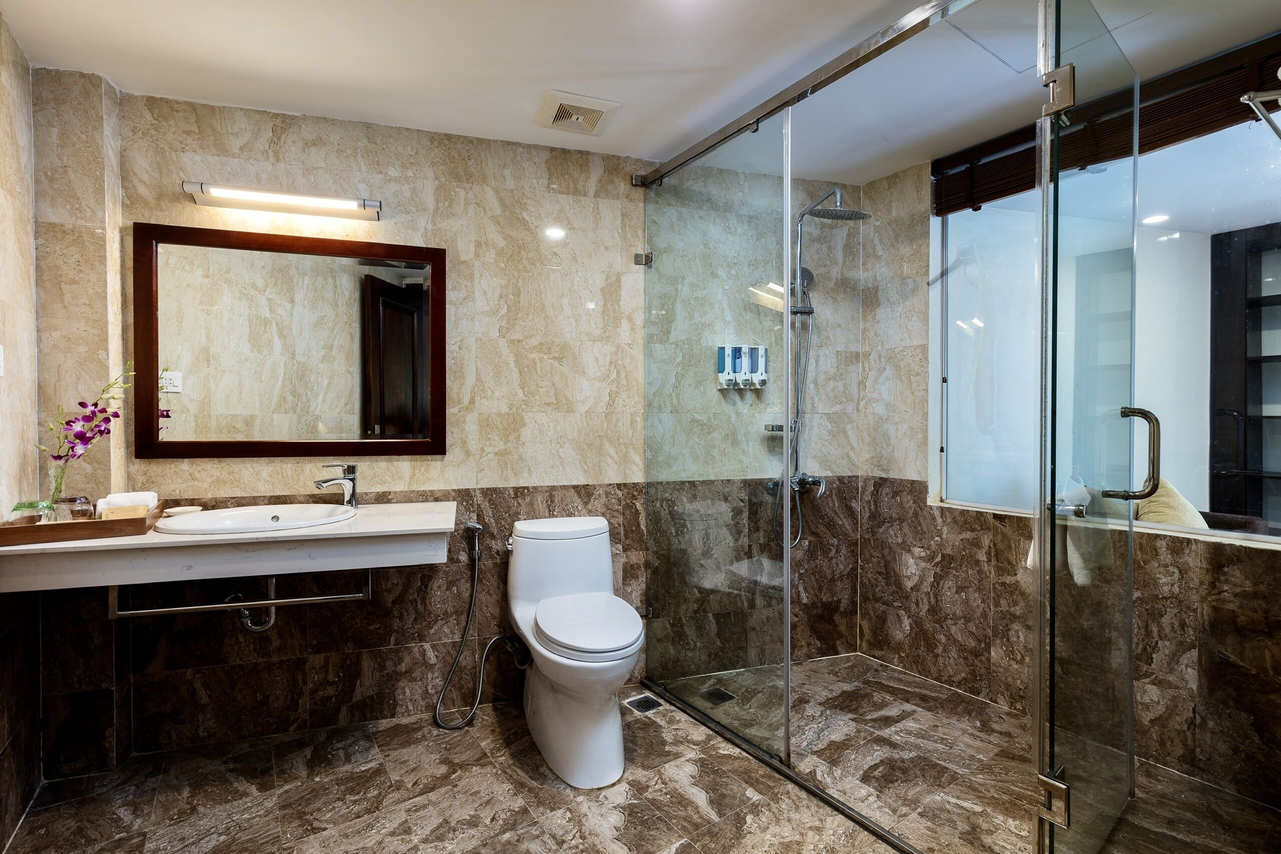 spacious deluxe city view | bathroom | free toiletries, hair dryer, slippers, towels