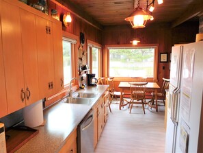 Fridge, oven, dishwasher, coffee/tea maker