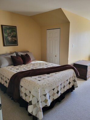 3 makuuhuonetta, työpöytä, silitysrauta/-lauta, ilmainen Wi-Fi