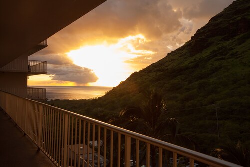MAKAHA CONDO NEAR BEACH/GOLF