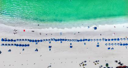 Delfiininäkymät | 500 askelta sokeriseen valkoiseen hiekkaan | Kävele ostoksille ja ruokailulle