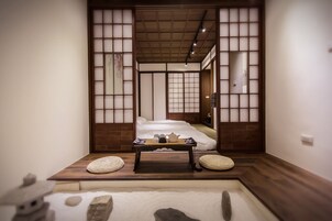 德川 | 書桌、遮光布/窗簾、免費無線上網、床單