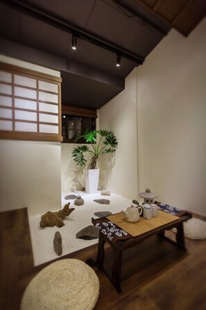 Quadruple Room (Tokugawa) | Desk, blackout drapes, free WiFi, bed sheets