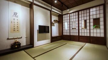 Quadruple Room (Tokugawa) | Desk, blackout drapes, free WiFi, bed sheets
