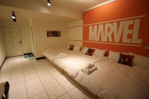 Habitación familiar, vista a la ciudad | Escritorio, cortinas blackout y wifi gratis 