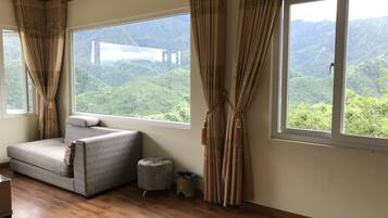 Minibar, desk, blackout drapes, soundproofing