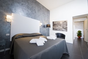 Standard Double or Twin Room | Minibar, in-room safe, desk, rollaway beds - Grey&White B&B (Rome)