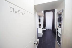 Superior Double or Twin Room | Minibar, in-room safe, desk, rollaway beds