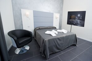 Superior Double or Twin Room | Minibar, in-room safe, desk, rollaway beds - Grey&White B&B (Rome)