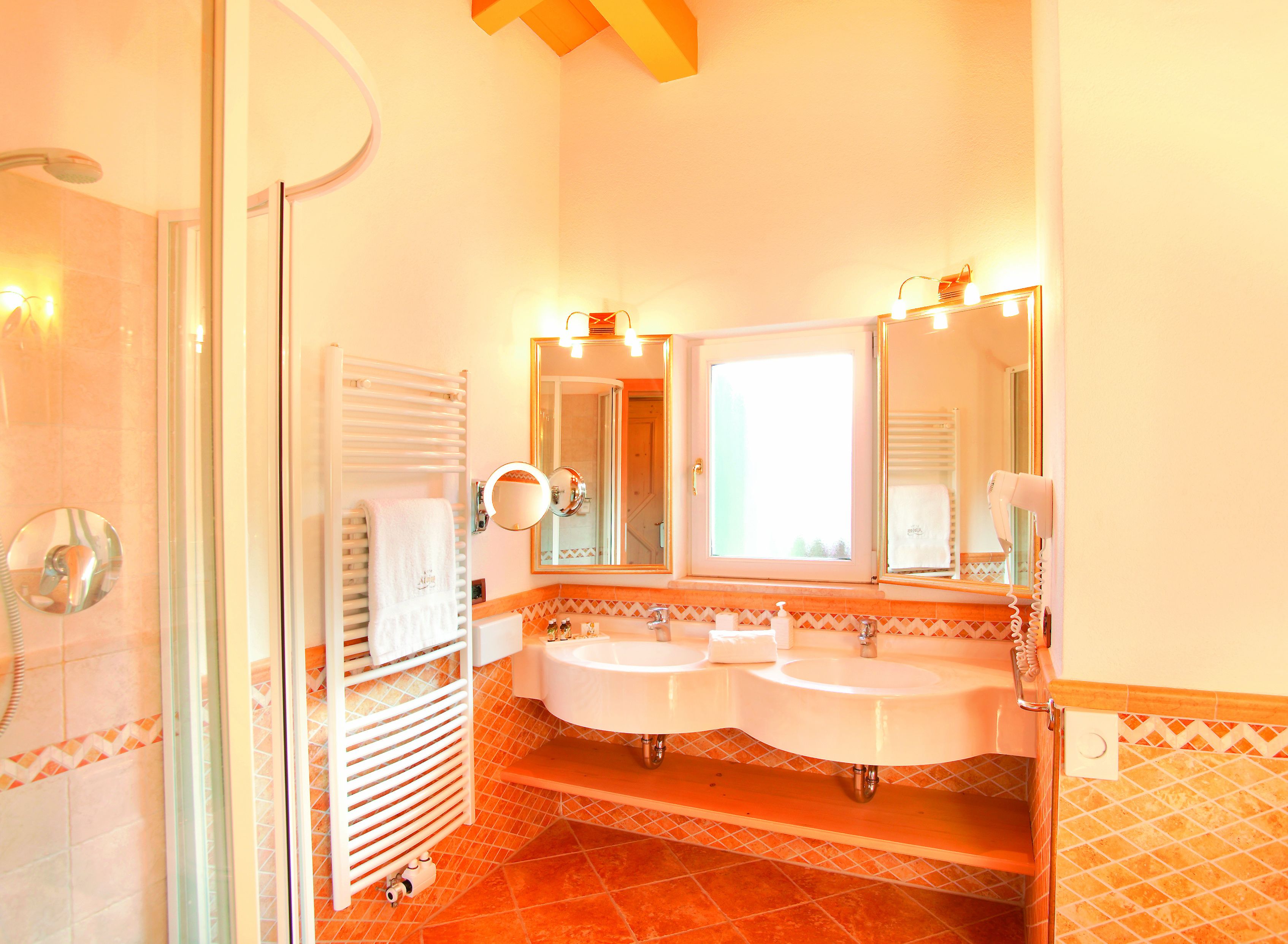 superior double room | bathroom | free toiletries, hair dryer, bathrobes, slippers