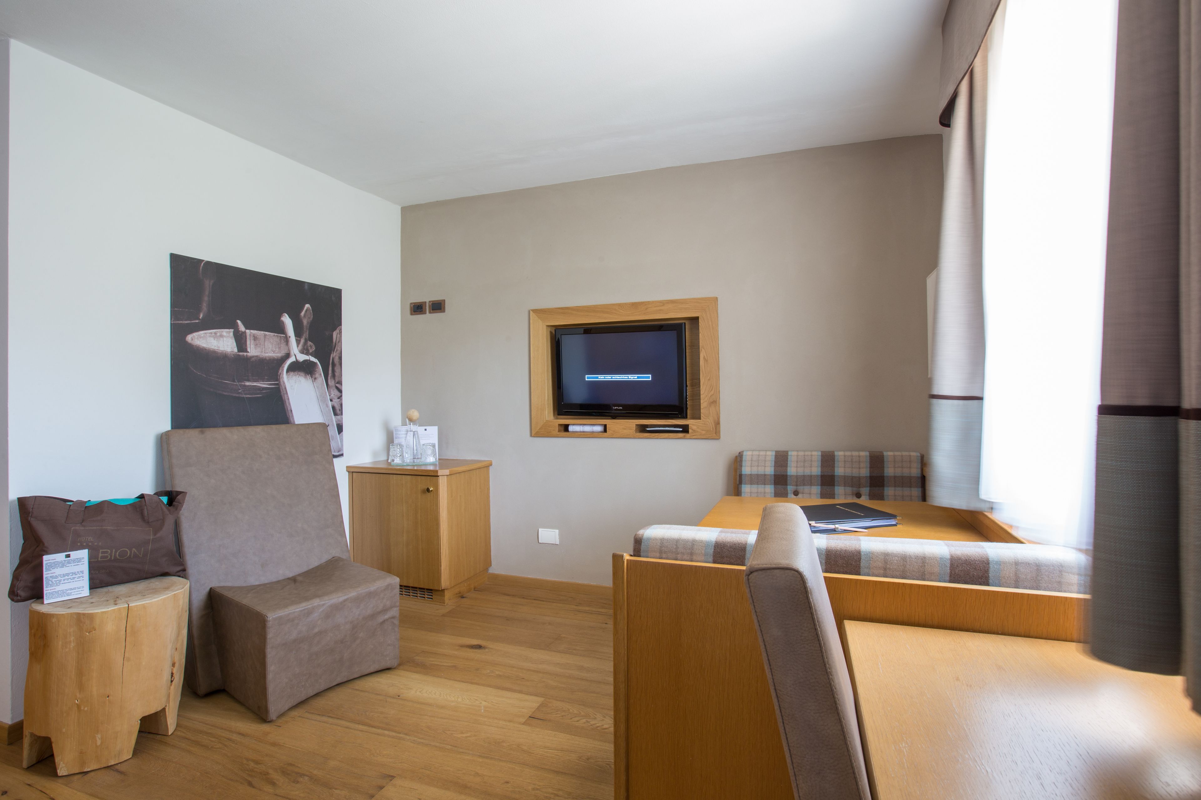 double room | 2 bedrooms, in-room safe, desk, laptop workspace