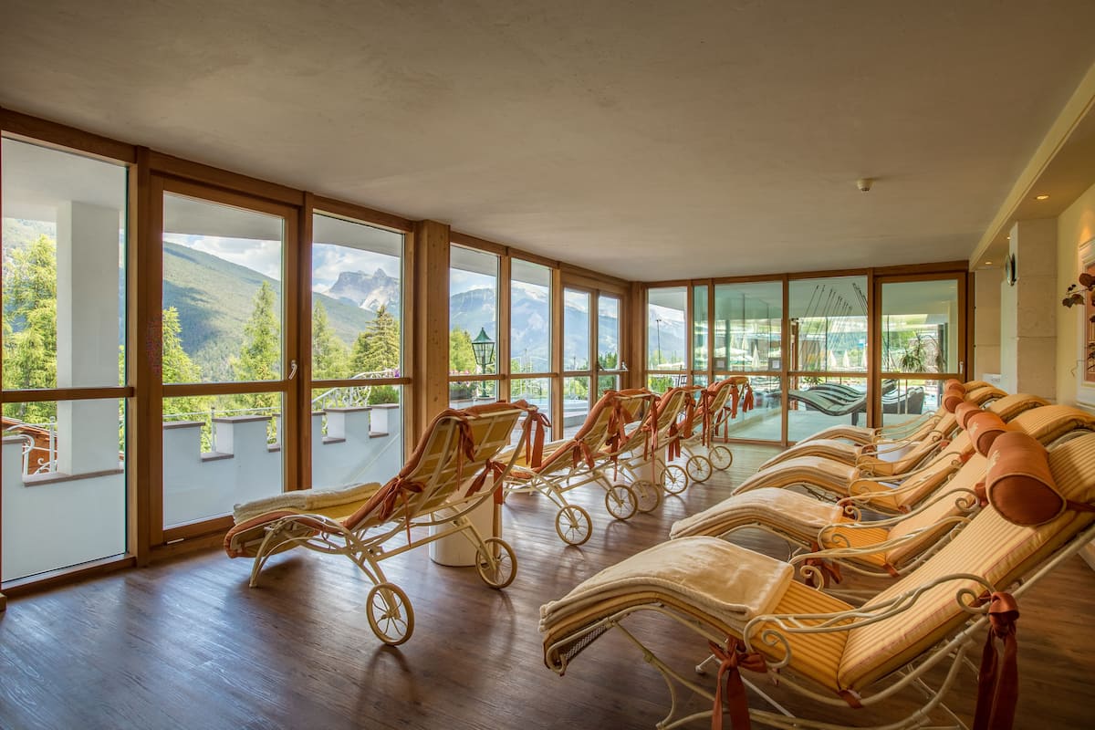 turkish bath/hammam, aromatherapy, facials, ayurvedic treatments