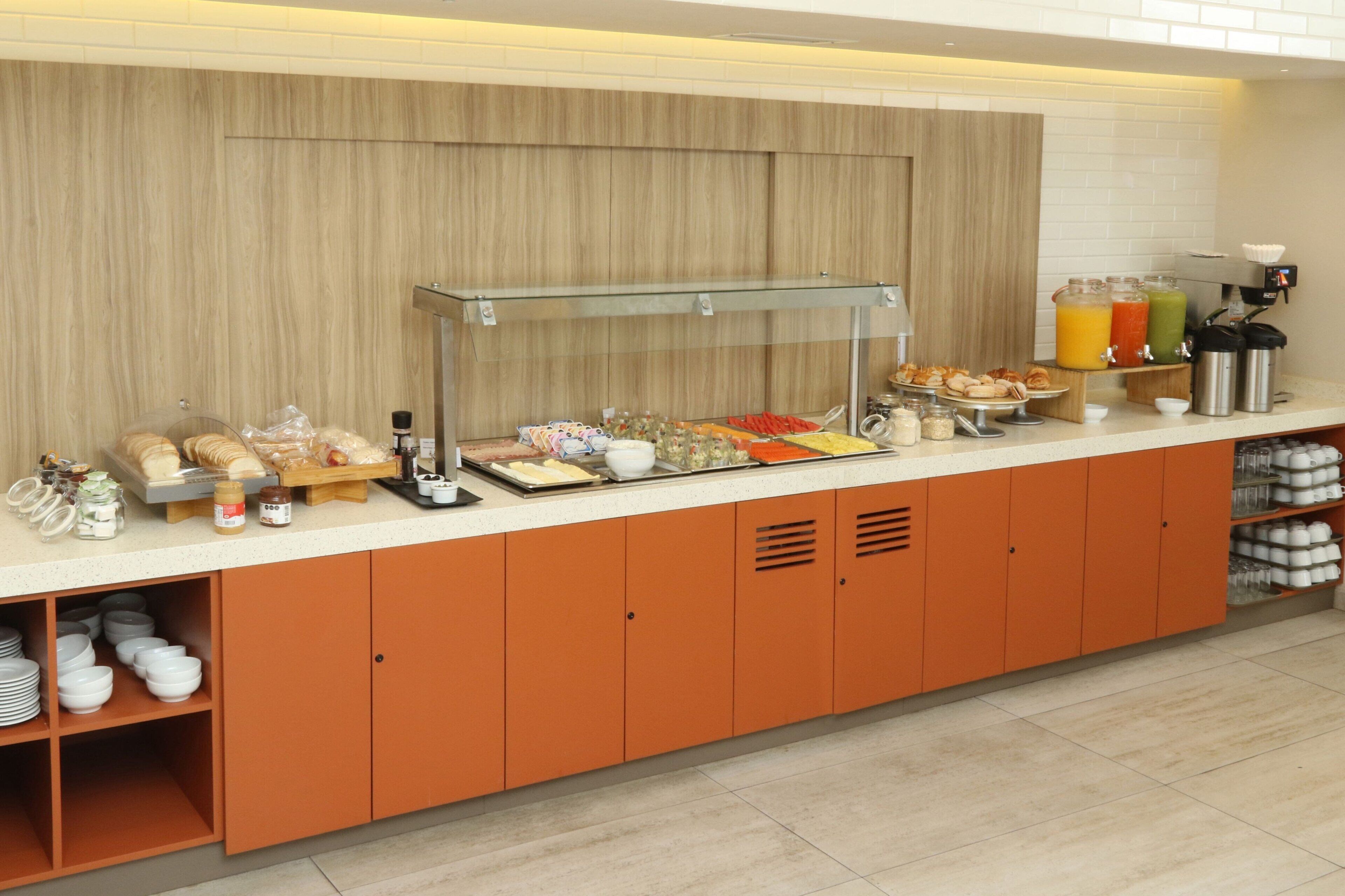 free daily continental breakfast