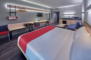 Camera Superior, 1 letto king con divano letto | Cassaforte in camera, una scrivania, tende oscuranti, insonorizzazione