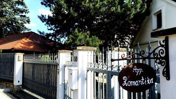 Entrada al alojamiento