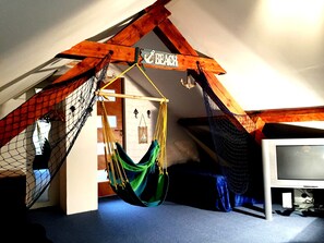 2 chambres, coffre-fort, décor unique, ameublement unique