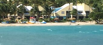 Poolside - 3Br/Bath Villa, Perfect for Families - 1 min walk to Margaritaville! 