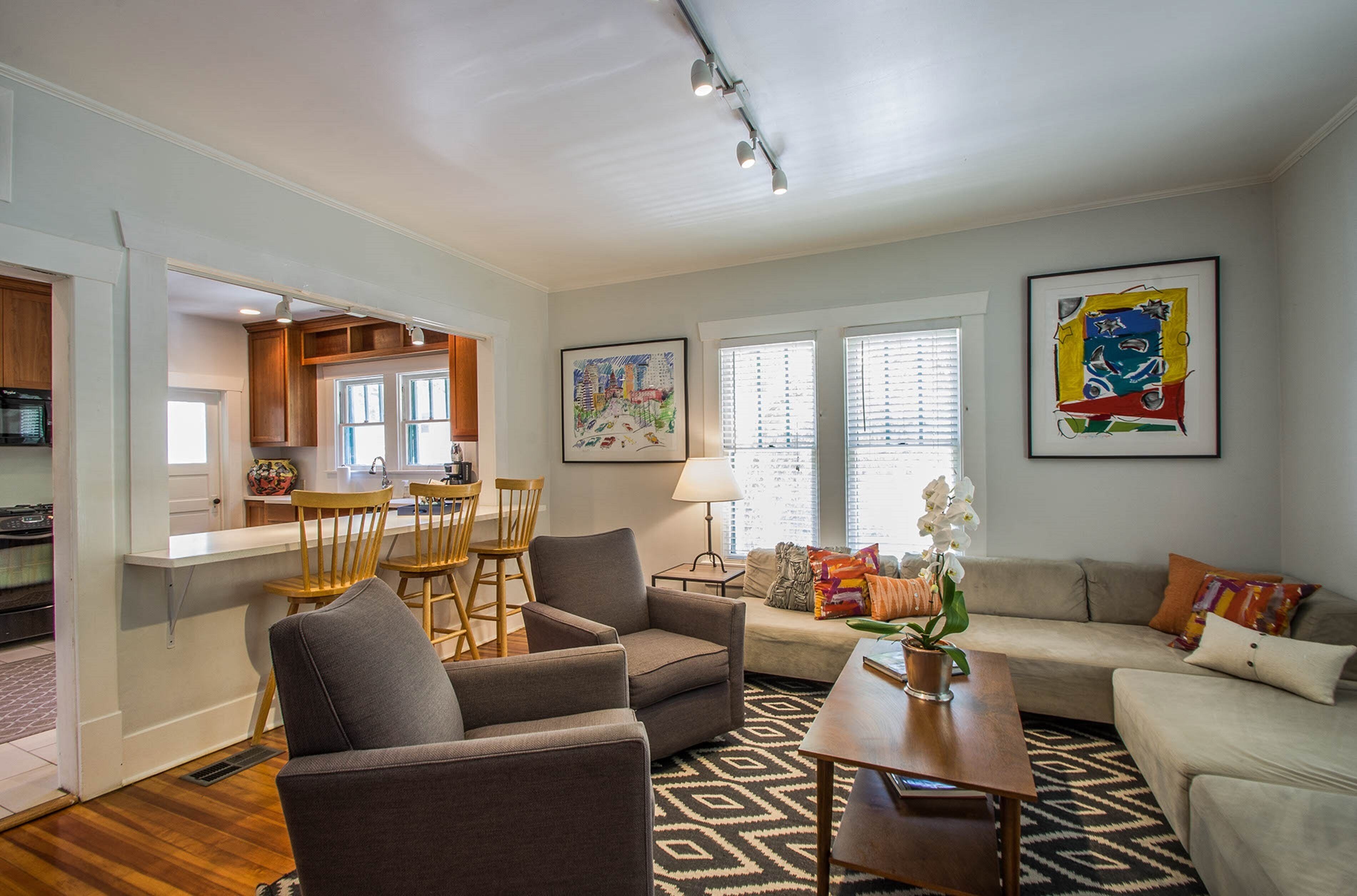 Deep Eddy Ave, Charming 1920s Home - Best Location In Austin