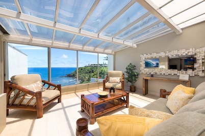 Premier Location, Huge Puu Poa Condo Ocean Views, Walk to 2 Beaches, Pool/Tennis