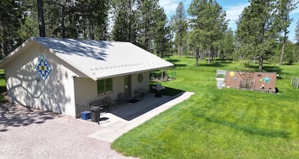 CĆur des Black Hills, forĂȘt nationale limitrophe, air pur et Ă©toiles brillantes!