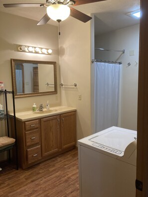 Shower, hair dryer, towels, soap - Heart of the Black Hills, Bordering National Forest, Fresh Air & Bright Stars!! (Custer)