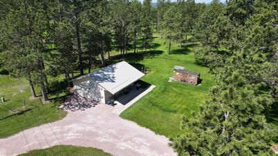 Heart of the Black Hills, Bordering National Forest, Fresh Air & Bright Stars!!