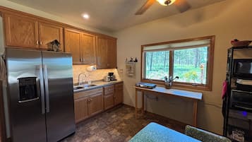 Full-size fridge, microwave, coffee/tea maker, toaster