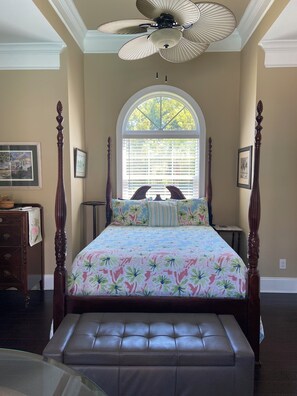 1 dormitorio, escritorio, wifi gratis y ropa de cama