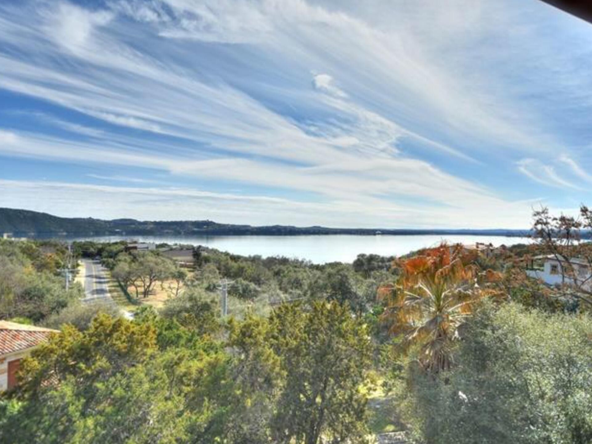 Beautiful Lake Views, Quiet Oasis Lake Travis, Peace Relaxation, entire home!